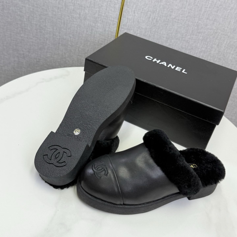 Ch**el slippers